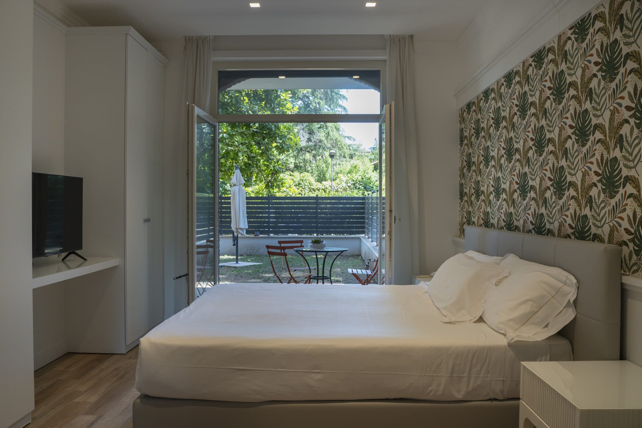Garden Apartment overlooking the garden 2